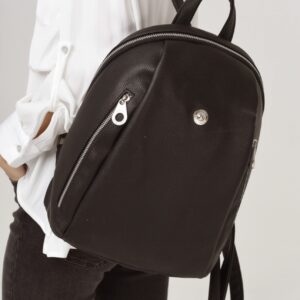 mochila ecocuero con cierres